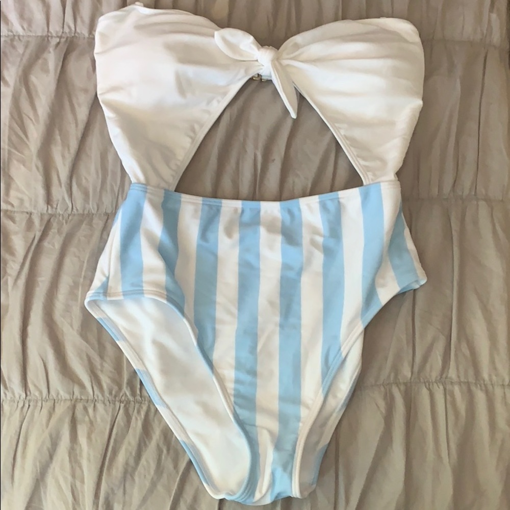Hollister one piece swimsuit with removable straps